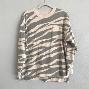 American Eagle Women’s Crewneck Size XS Very Oversized Zebra Beige Grey Comfy